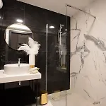 아파트 Gold Luxury Romantic Private Jacuzzi & Sauna 코워브제크