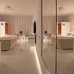 Gold Luxury Romantic Private Jacuzzi & Sauna 아파트