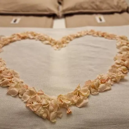 Gold Luxury Romantic Private Jacuzzi & Sauna Daire Kolobrzeg