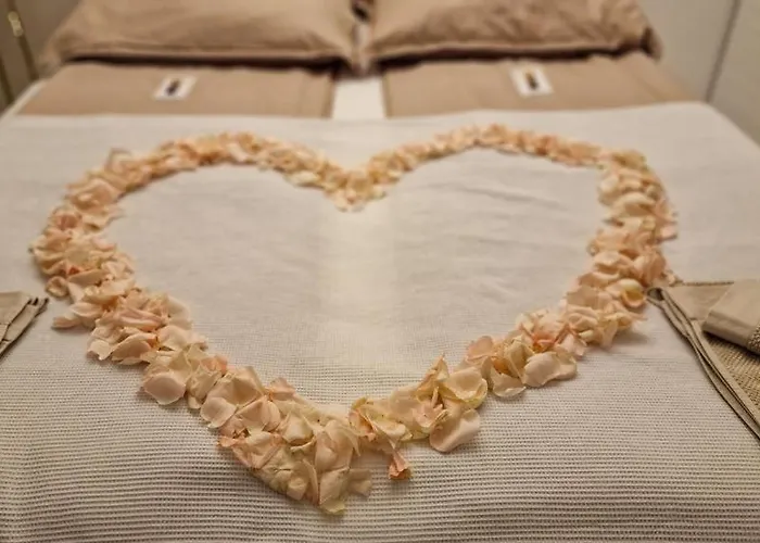 Gold Luxury Romantic Private Jacuzzi & Sauna Apartment Kolberg