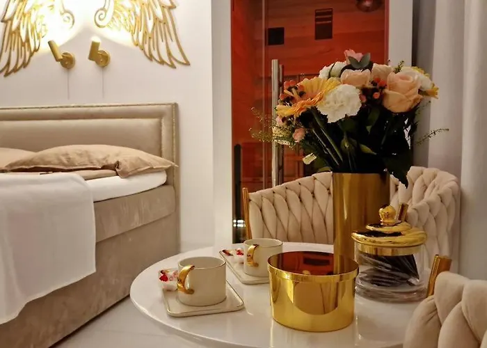 Gold Luxury Romantic Private Jacuzzi & Sauna Apartment Kolberg